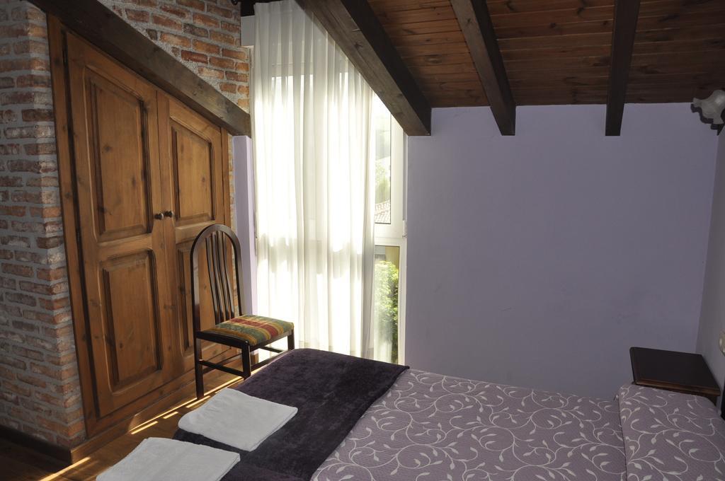 Pensión Solís Onís Exterior foto